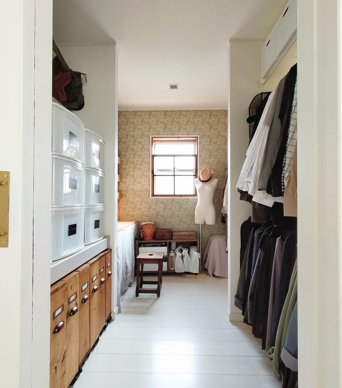 クローゼット 売ります］取っ手なしモダンデザイン・組み立て式｜¥25,000