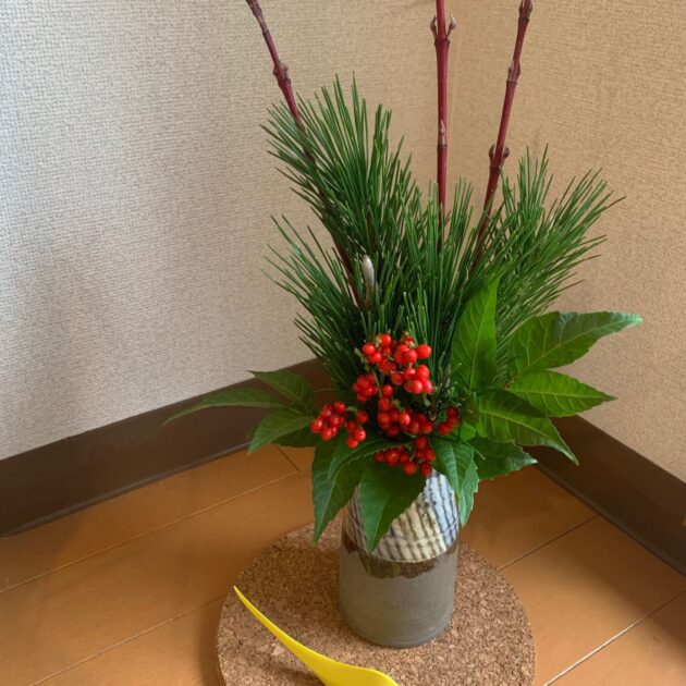 暮らしの中のお花】縁起よく新年をお出迎え〜お正月を華やかに彩る（枝